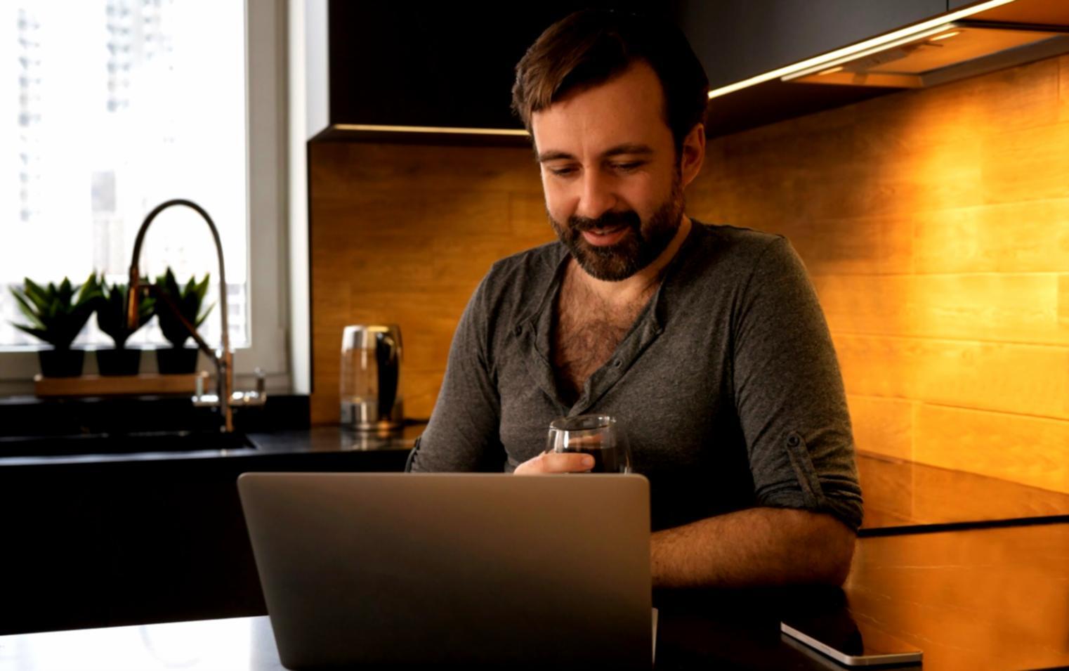 Analyse financière approfondie avec graphiques et données